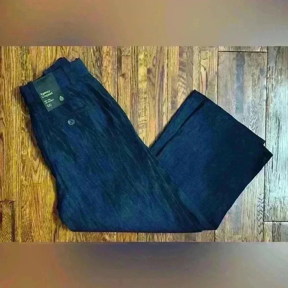 ARITZIA BABATON The Agency Crepe Cropped Pant in Navy - Picture 14 of 14